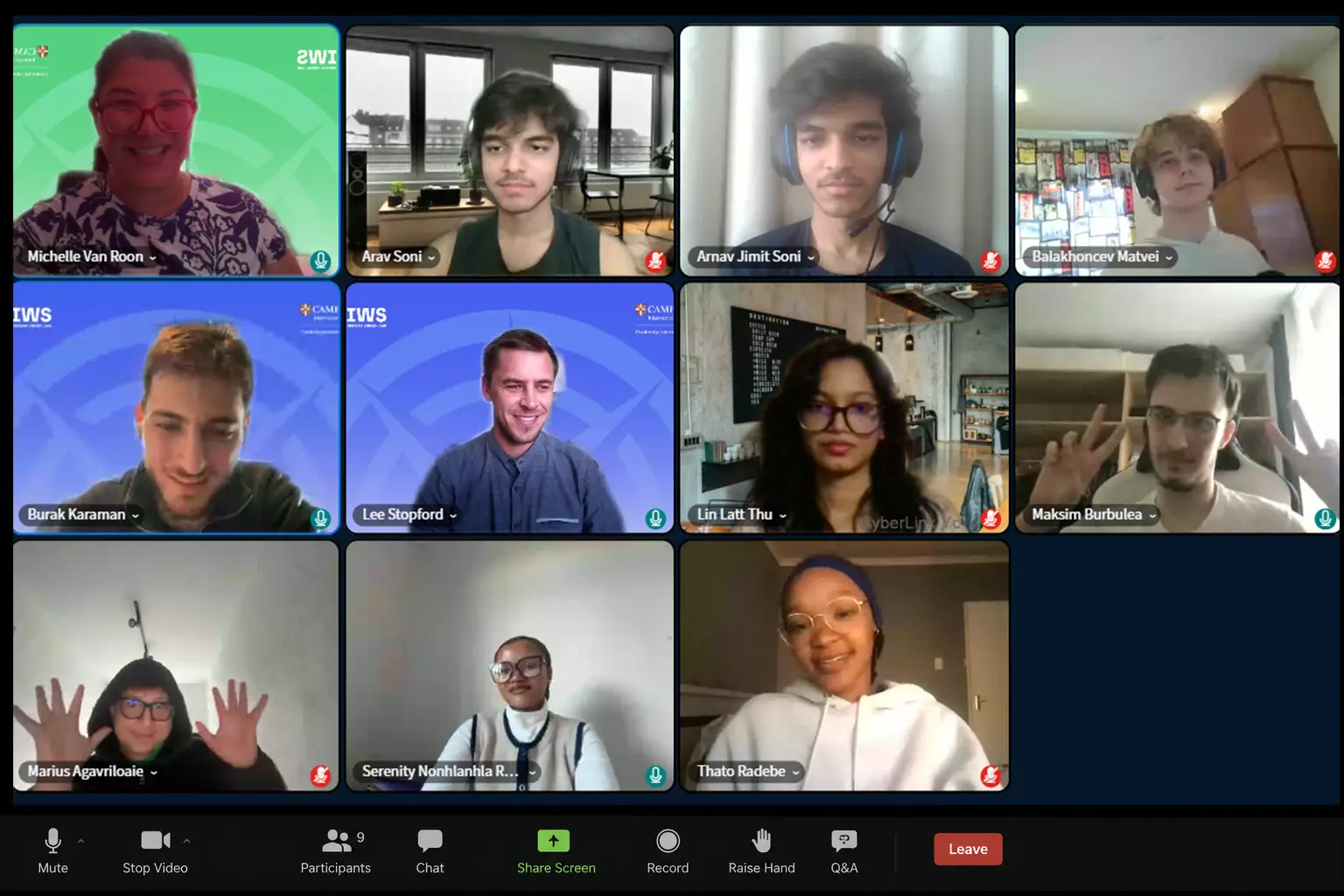 Expat students building global friendships in IWS Online School international community